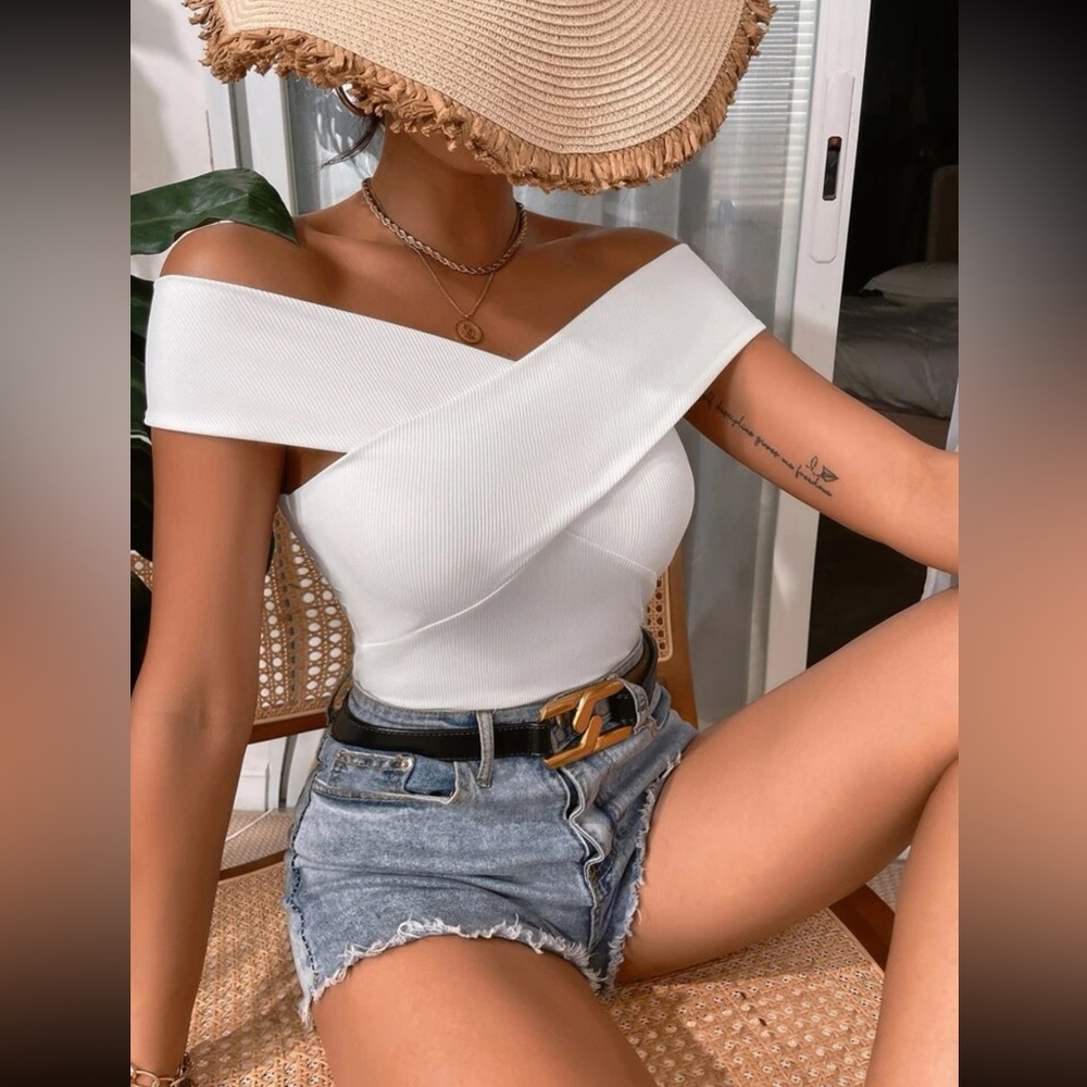 NWT Kimberly Loaiza Crossover Off Shoulder Slim Fit Bodysuit (L)
